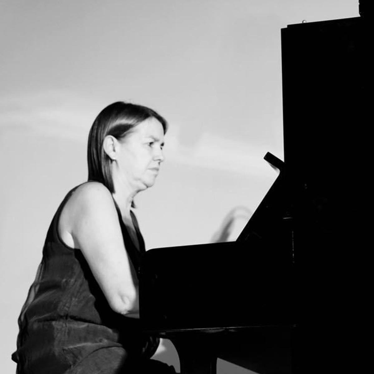 professeurs-diplomes-activites-auriol-ecla-Bénédicte Guiomar-piano